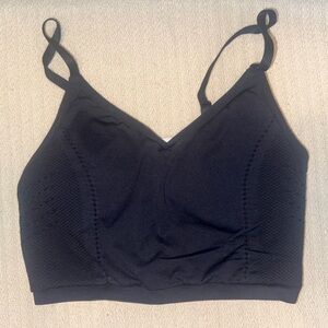 🌴 4/$20 Fabletics Black Sports Bra